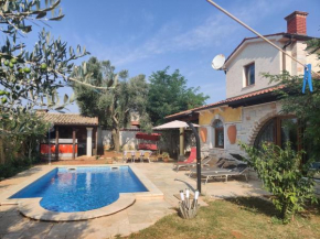 Отель Cozy Holiday Home with Private Pool in i an  Сишан